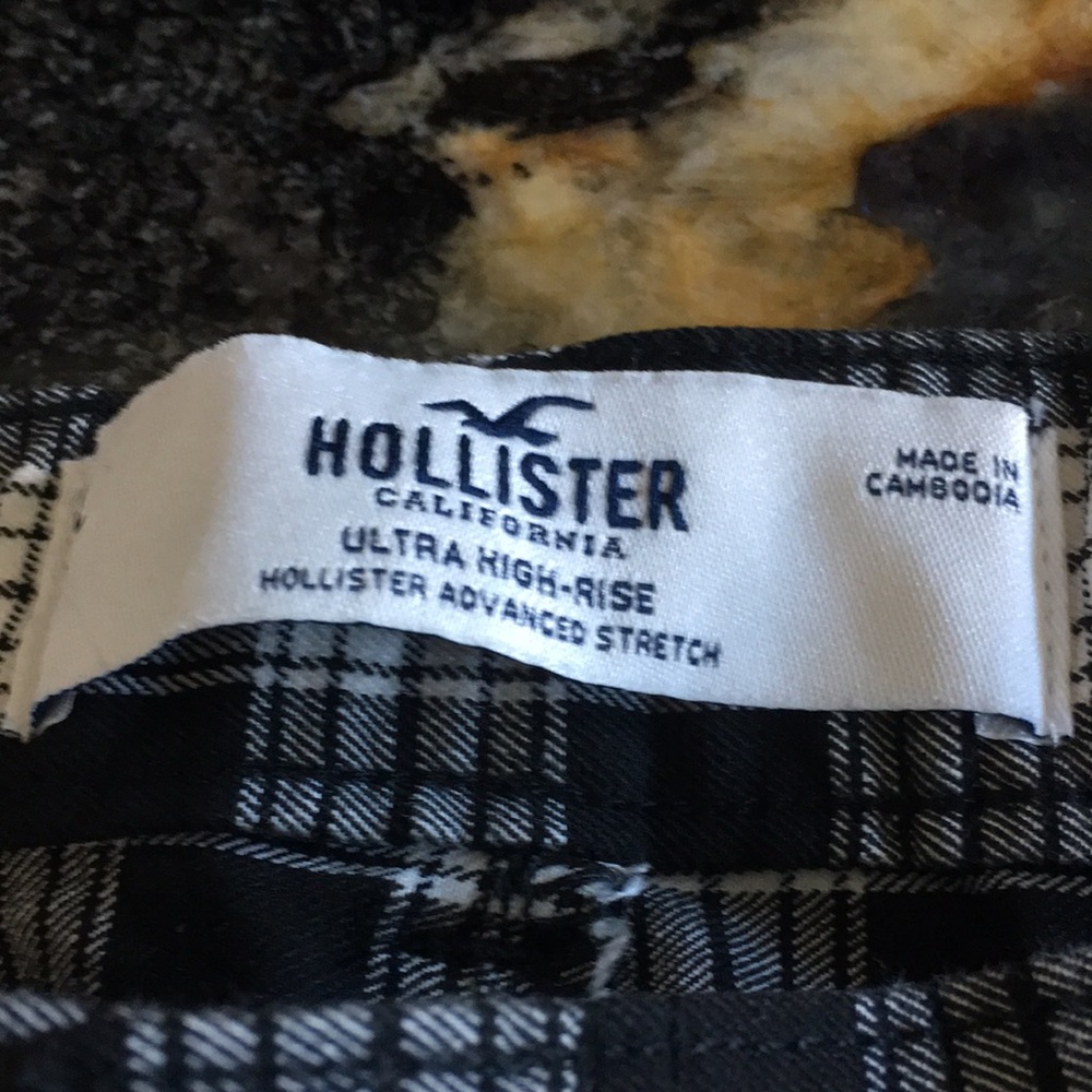 Black and White Hollister Pants - Picture 3 of 5